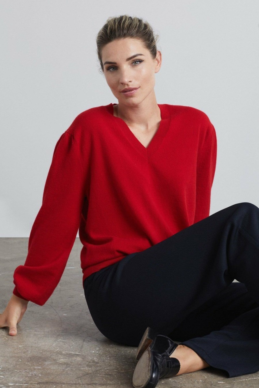 Women Loop Cashmere | Cashmere V Neck Sweater In Postbox