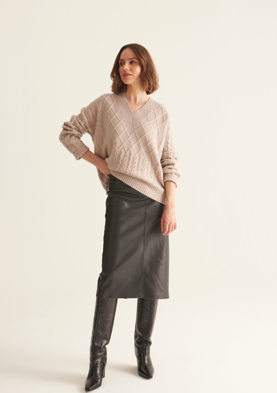 Women Loop Cashmere | Ribbed Trim Cable Cashmere V Neck Sweater In Jute